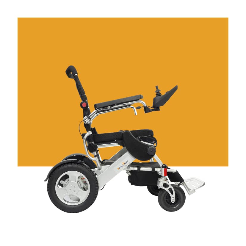 SmartChair City, un fauteuil roulant électrique conçu pour terrains accidentés, offrant confort et robustesse.