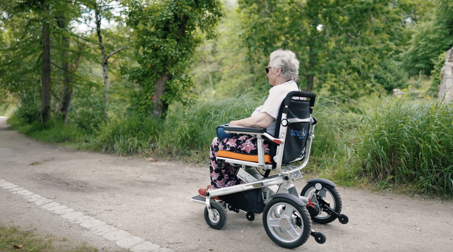 SmartChair Travel Max — fauteuil roulant électrique pliable best-seller autonomie 36 km Acekare