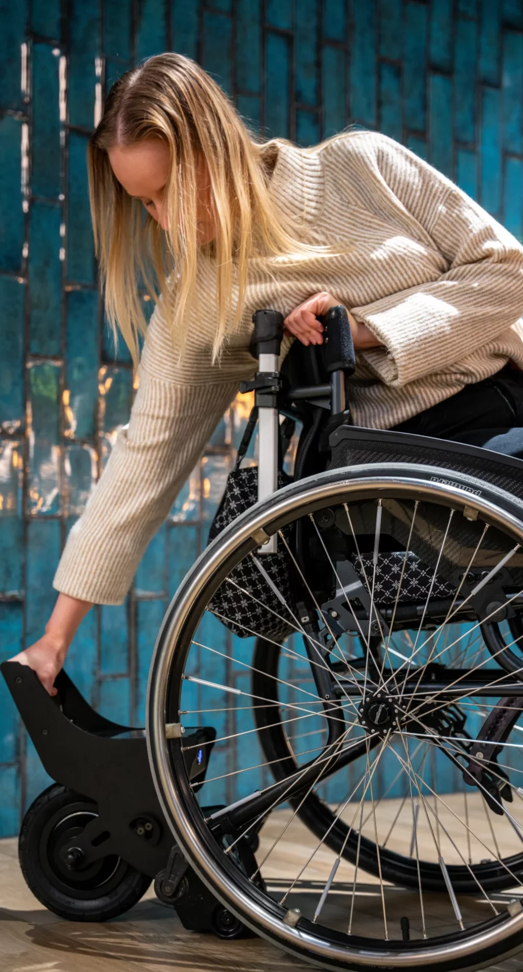Yomper+ facile à manipuler et à installer sous un fauteuil roulant manuel en toute autonomie.
